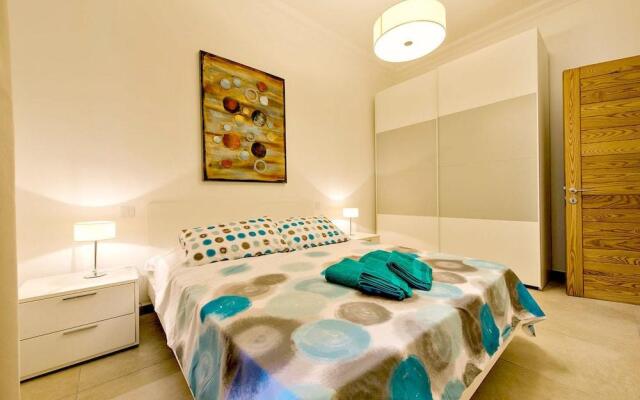 Luxury Apartment With Pool and Terrace, Top Location