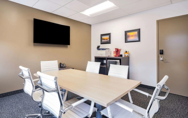 Super 8 by Wyndham Moosonee