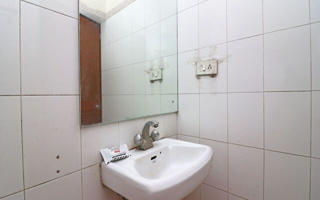 OYO 28130 Hotel Shiva