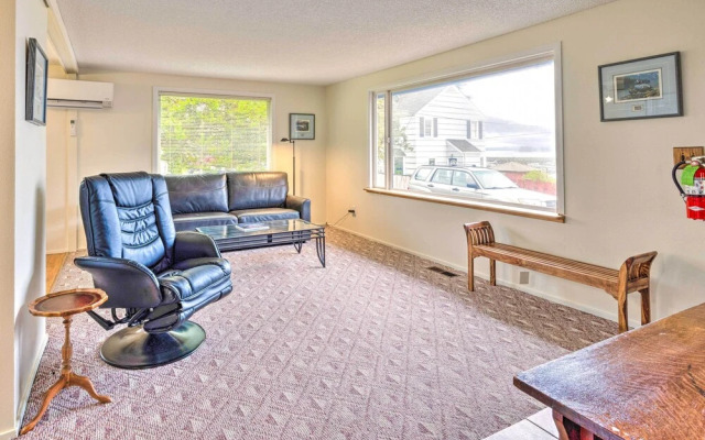 Walkable Sitka Getaway w/ Community Perks!