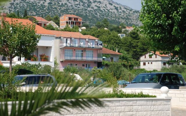 Lulak Studio Apartments