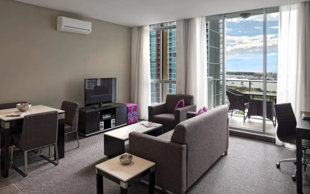 Meriton Suites Southport, Gold Coast