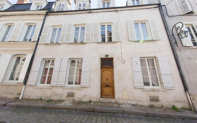 Room in Guest room - This 10th Century home sits in an extraordinary setting in the center of Orleans