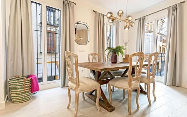 Centrical 3BD Apartment with Modern Design. Feria II