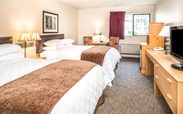Super 8 St. Regis