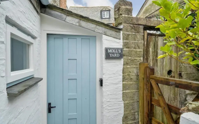 Molls Yard