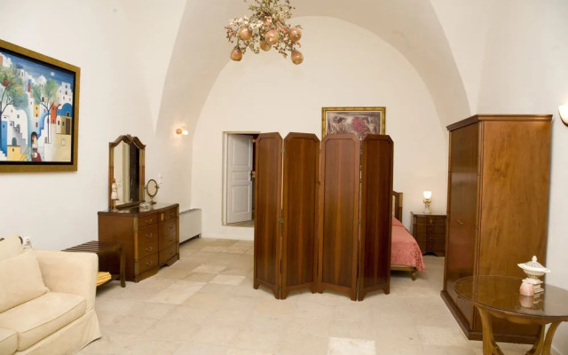 Adamis Majesty Suites