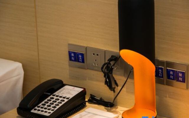 Qingli River Mountain Hotel (Yangshuo Xianggongshan Branch)