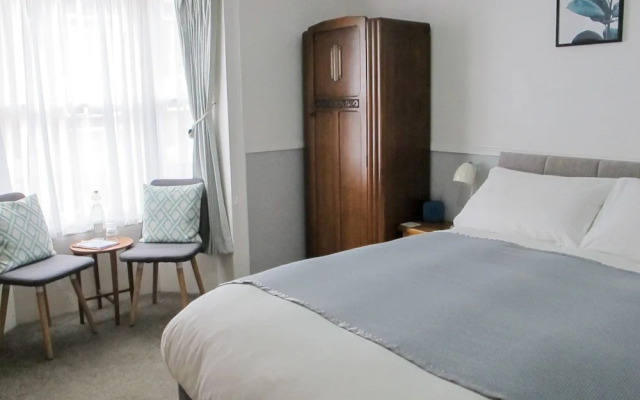 Stone's Throw Guesthouse