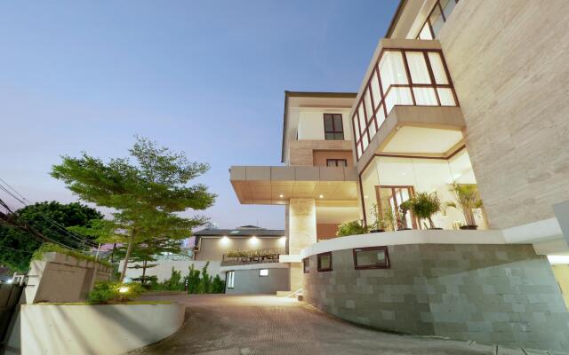 Plaza 54 Residence (Vaccinated Staff)