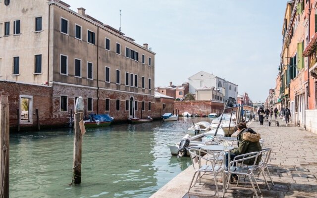 Venice Canal View Boutique Apartment