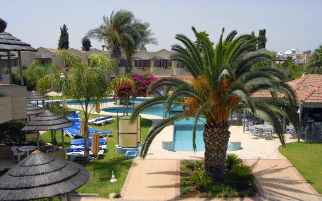 Palm Beach Hotel & Bungalows