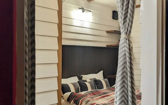 Tuk Tuk Gilhari Noida