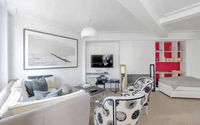 Sleek & Stylish 1BD Flat w/ Balcony - Kings Road