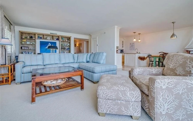 Sea Oats 217 2 Bedroom Home by RedAwning