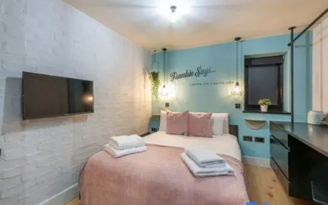 The Acre Abode IV - Covent Garden - by Frankie