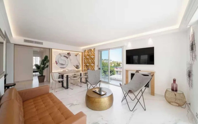 Modern Apartment - 3br- 6P - Palm Beah