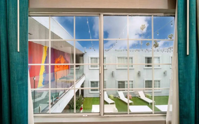 The Kinney - Venice Beach