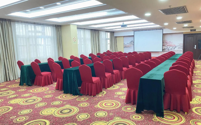 Minghao Holiday Hotel (Pingdingshan Kaiyuan Road Pedestrian Street)