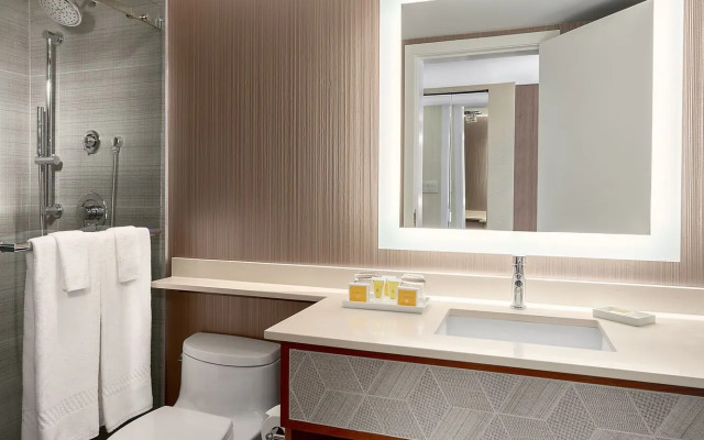 Auberge Vancouver Hotel