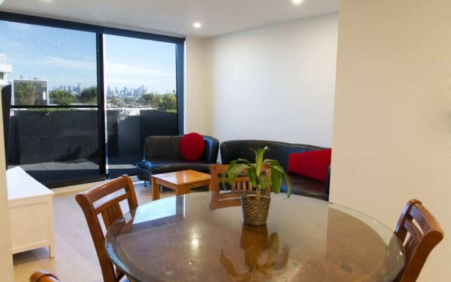 New Spacious 2 Bedroom With Gorgeous City Views