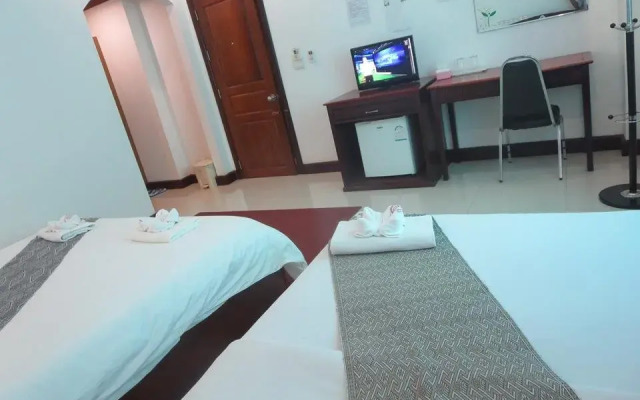 Ladtana Phetarmonchai Hotel
