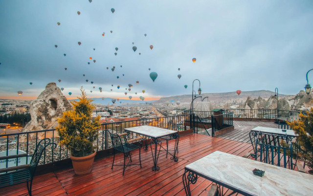 Bedrock Cave Hotel - Adults Only