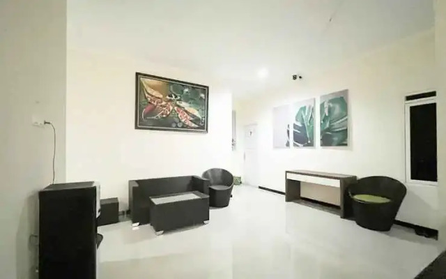 RedDoorz Syariah Nanna Homestay Near Dino Park