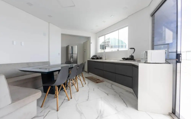 Cobertura a Beira mar com Piscina e Churrasqueira