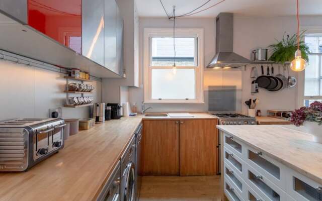 2 Bedroom Home in White City Shepherds Bush