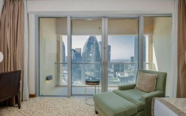 Emaar Fashion Avenue – Formerly Address Dubai Mall Four Apple