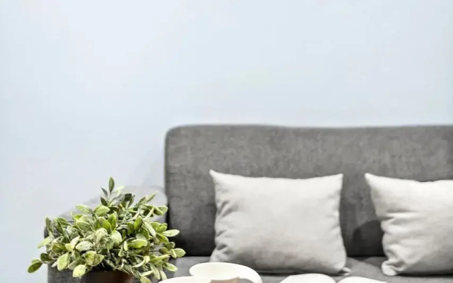 Cozy New Space City Center & steps from beach M7
