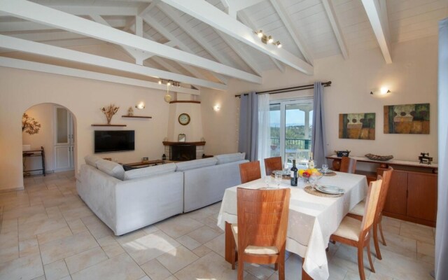 Maritina Villa - 2 BR House Surrounded by Olive Groves