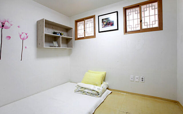 Moon Hanok Guesthouse