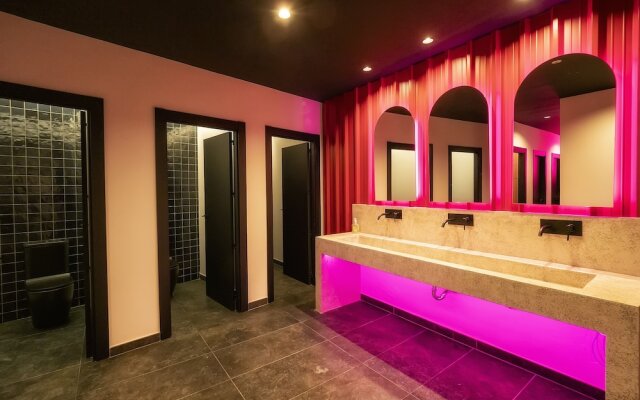 Wonder Hostel
