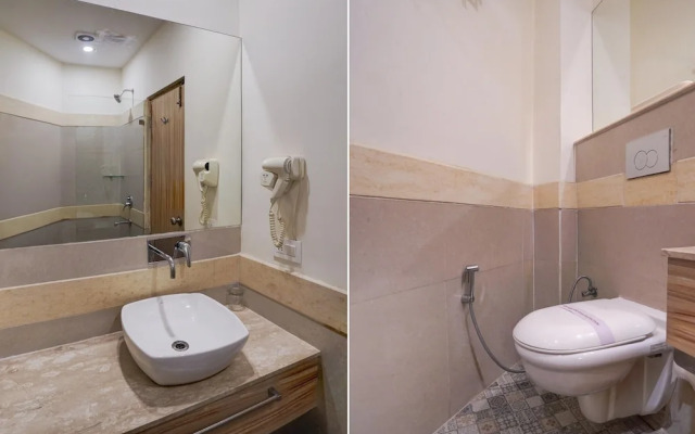 Elegant Stays With Rooftop Restro and Hill View
