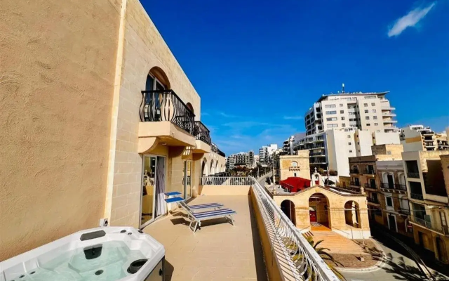 Gillieru Harbour Hotel