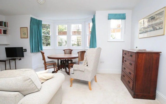 Lovely Central Oxford Apartment + Sun Trap Patio