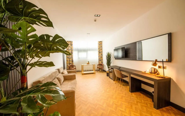 V Center Hotel