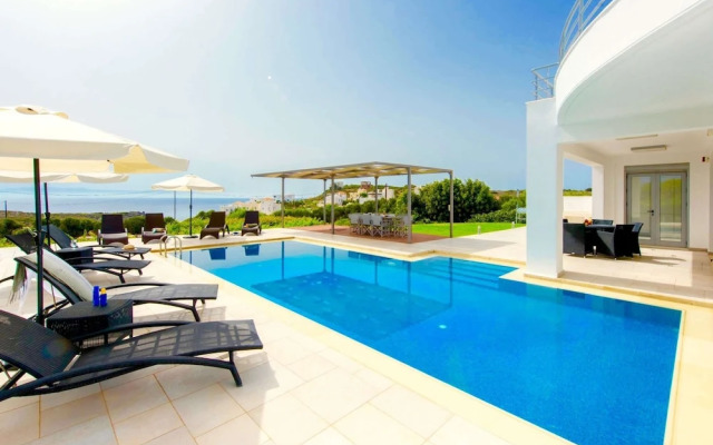 Sparkling Villa in Acrotiri with Private Pool near Sea Beach