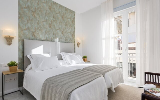 Spacious 3 Bd Apartment With Views to the Metropol. Encarnacion