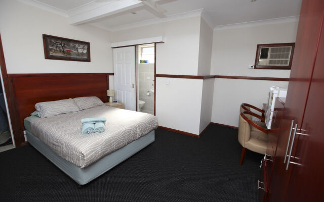 Across Country Motel and Serviced Apartments