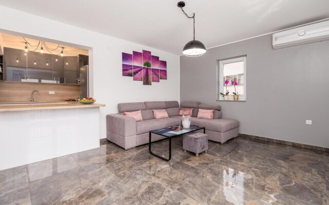 Awesome Apartment in Pobri With 4 Bedrooms, Wifi and Jacuzzi