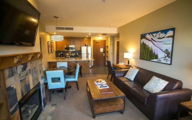 Fully Equipped in the Heart of Canyons Village by RedAwning