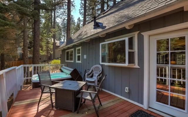 Lone Pine Lodge