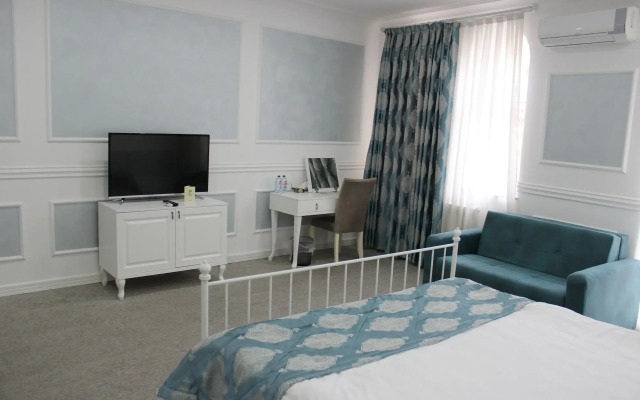 Two Seasons Boutique Hotel