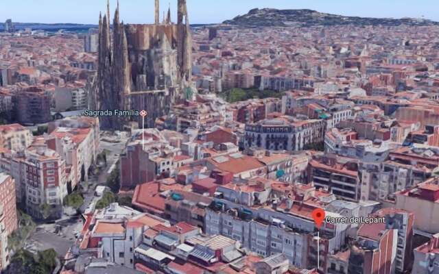 Luminous 2 Bedroom Next to Sagrada Familia