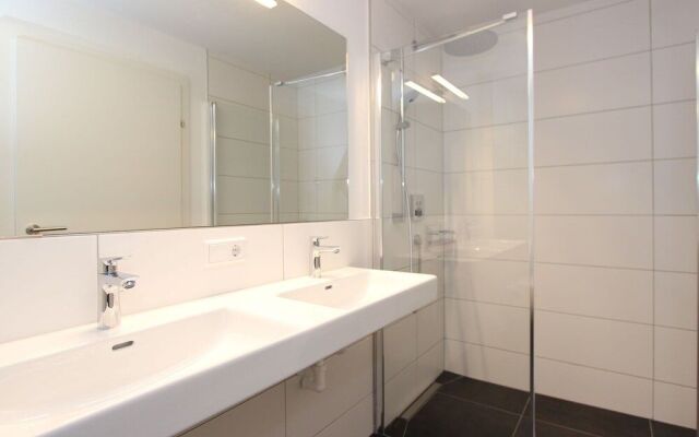 Sunlit Apartment with Infrared Sauna in Fieberbrunn