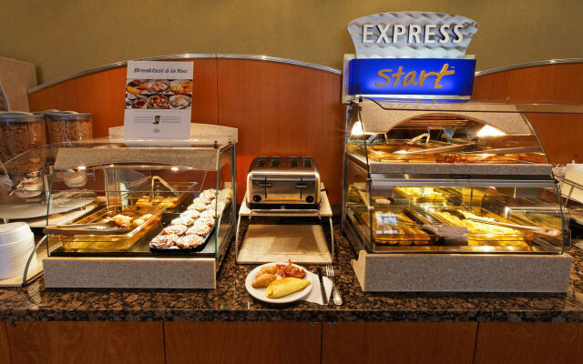 Holiday Inn Express Quebec City - Sainte Foy by IHG