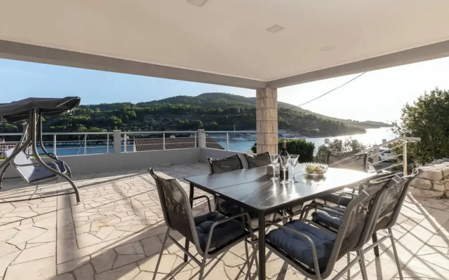 Sea View Apartment Doris